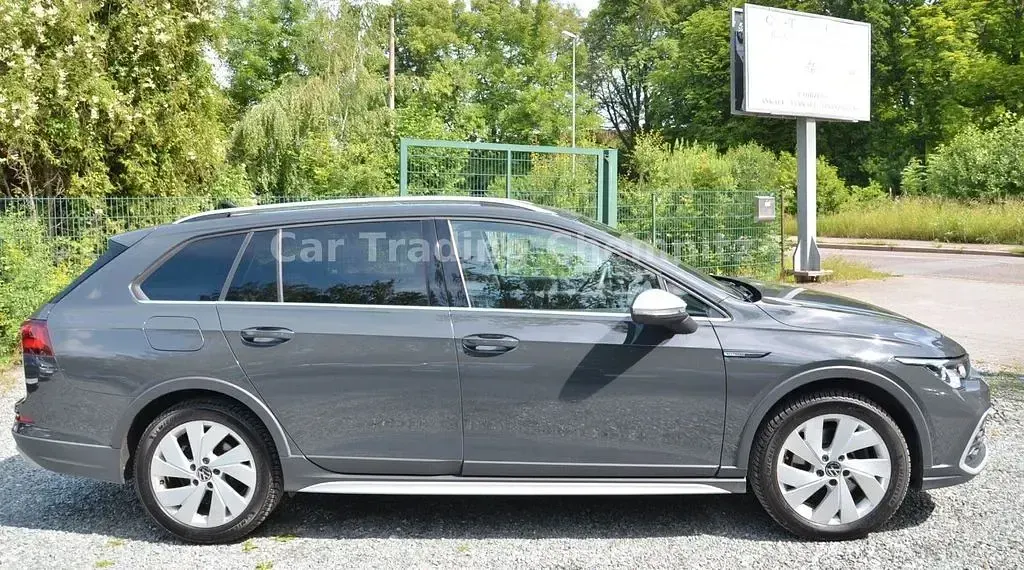 Gebraucht VW Golf Alltrack 200 PS (147 kW) 2021 Uranograu/cinza urano Kombi