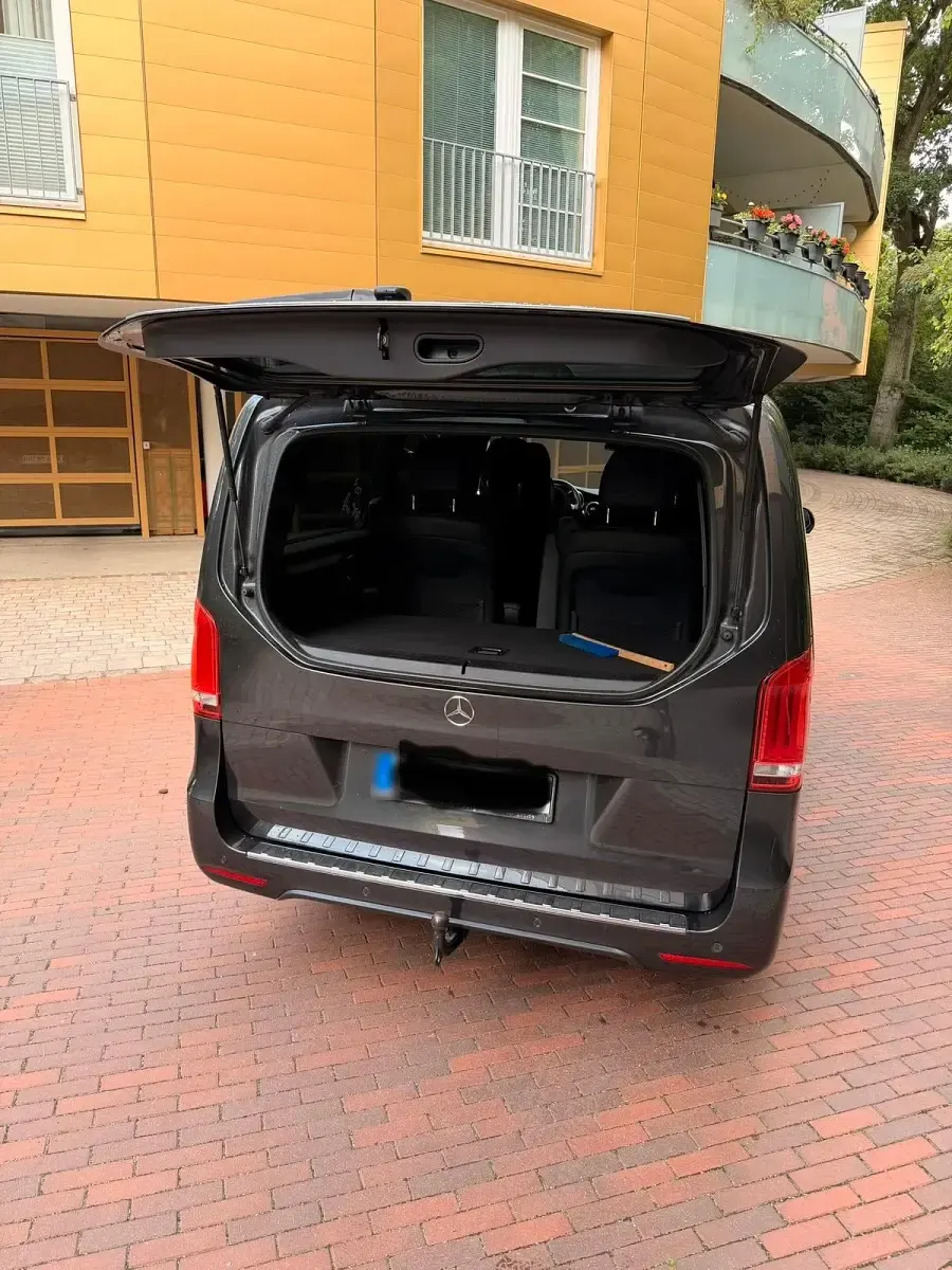 Gebraucht Mercedes V300 Avantgarde Edition 239 PS (175 kW) 2020 Grau Van / Kleinbus