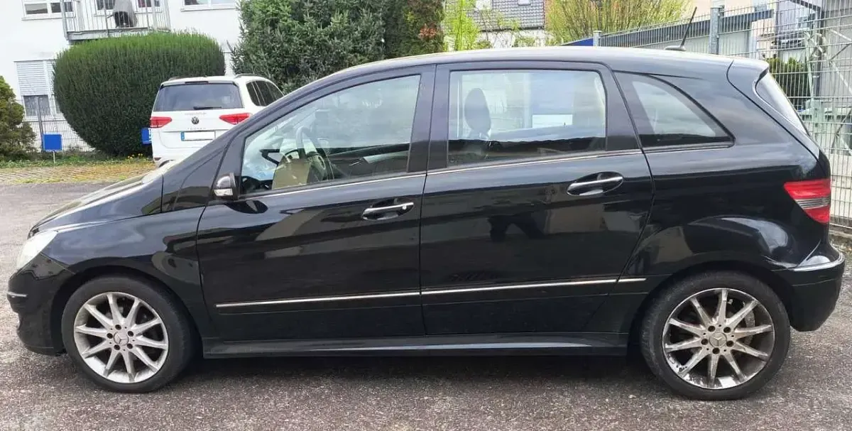 Gebraucht Mercedes B200 136 PS (100 kW) 2009 Schwarz Van / Kleinbus