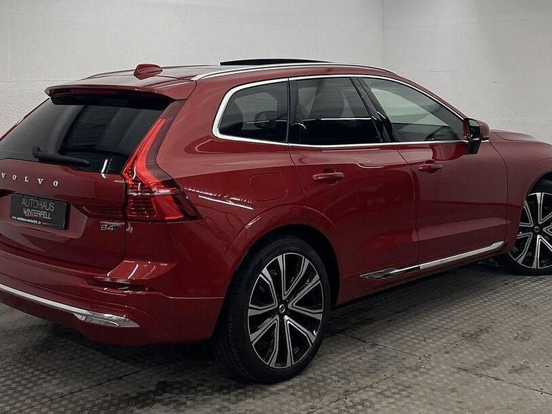 Gebraucht Volvo XC60 Ultimate 197 PS (144 kW) 2023 Fusion red (metallic) SUV