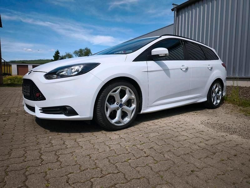 Gebraucht Ford Focus ST 250 PS (183 kW) 2014 Weiß Kombi