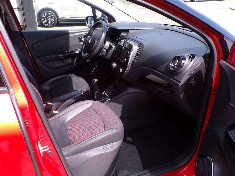 Używany Renault Captur XMOD 90 KM (66 kW) 2015 Czerwony SUV