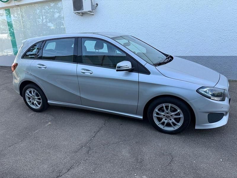 Gebraucht Mercedes B180 122 PS (89 kW) 2017 Silber Van / Kleinbus