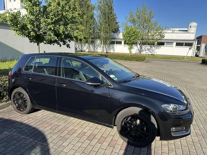 Gebraucht 2017 VW Golf VII Highline Limousine | 15.000 € (Guter Preis) - Bild 1/4