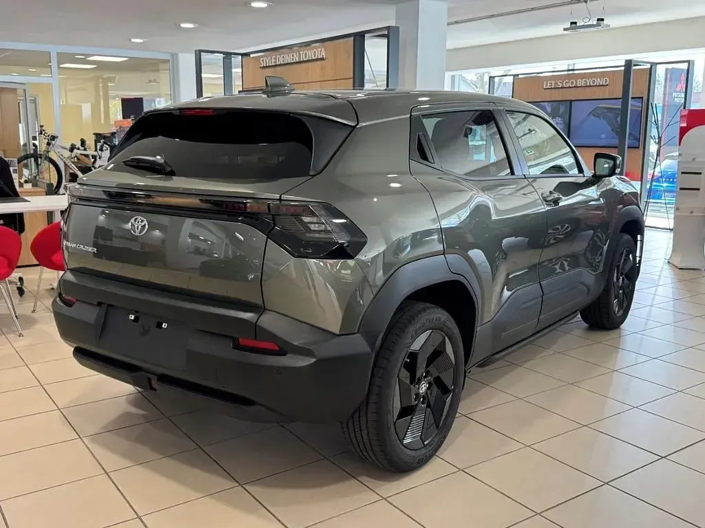 Neu Toyota Urban Cruiser 127 kW (174 PS) 2026 Pine green SUV