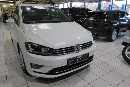 Weiß Gebraucht 2018 VW Golf VII Highline Limousine | 17.450 € (Fairer Preis) - Bild 1/4