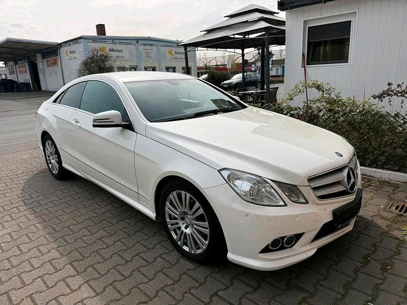 Gebraucht Mercedes E250 204 PS (150 kW) 2010 Weiß Coupé