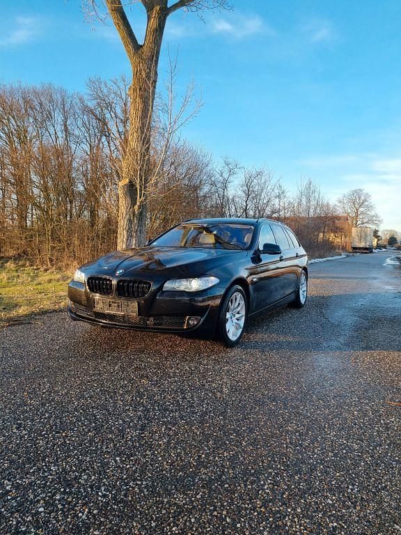 Gebraucht BMW 530 258 PS (189 kW) 2012 Schwarz Kombi