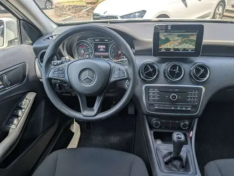 Gebraucht Mercedes A160 Style 102 PS (75 kW) 2017 Weiß Limousine