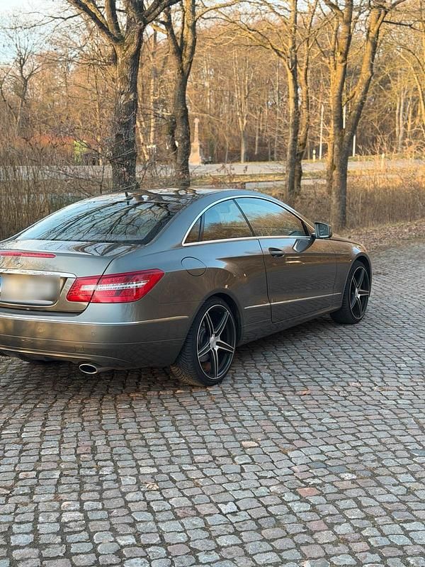 Gebraucht Mercedes E350 265 PS (194 kW) 2012 Coupé