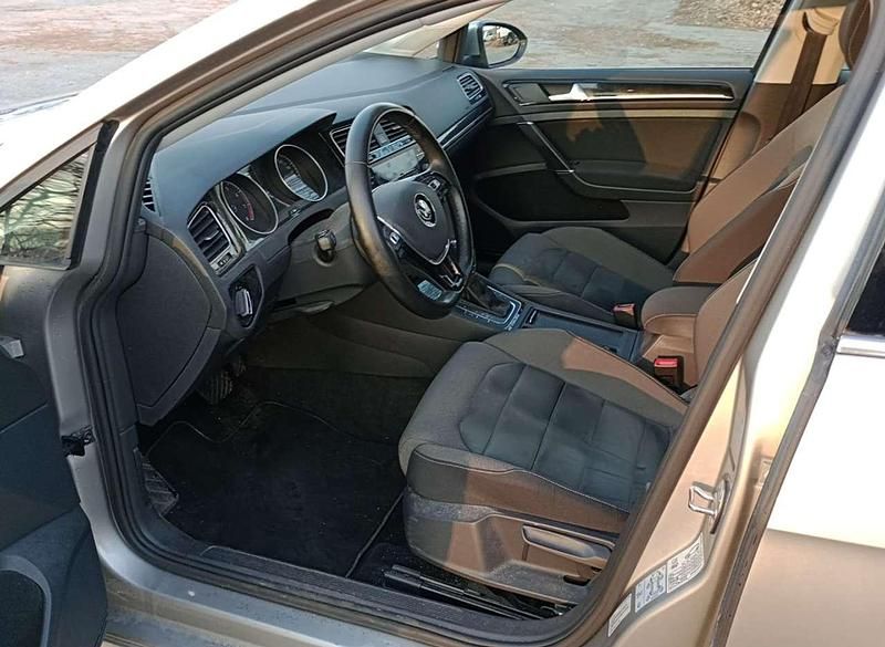 Gebraucht VW Golf VII Highline 150 PS (110 kW) 2018 Silber Kombi