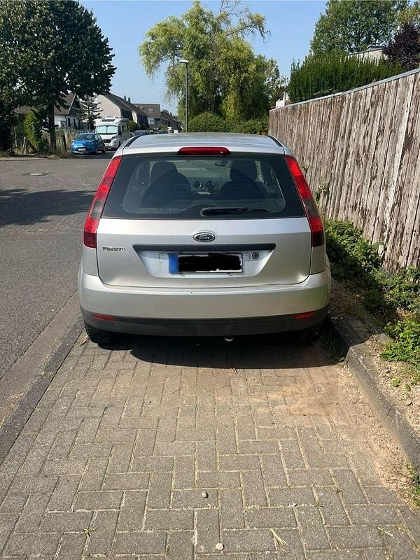 Gebraucht Ford Fiesta 60 PS (44 kW) 2004 Silber Kleinwagen