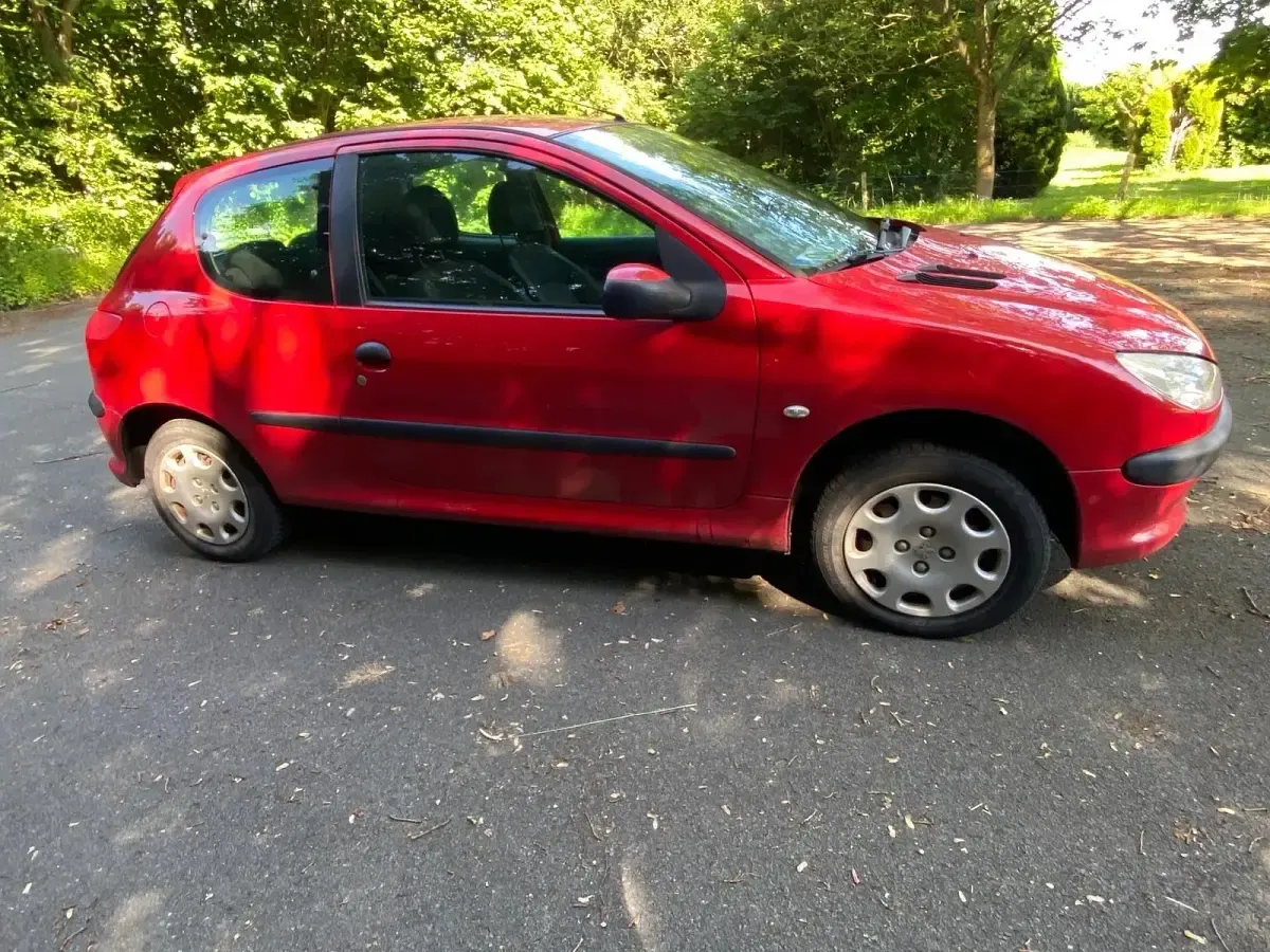 Gebraucht Peugeot 206 75 PS (55 kW) 2009 Rot Kleinwagen