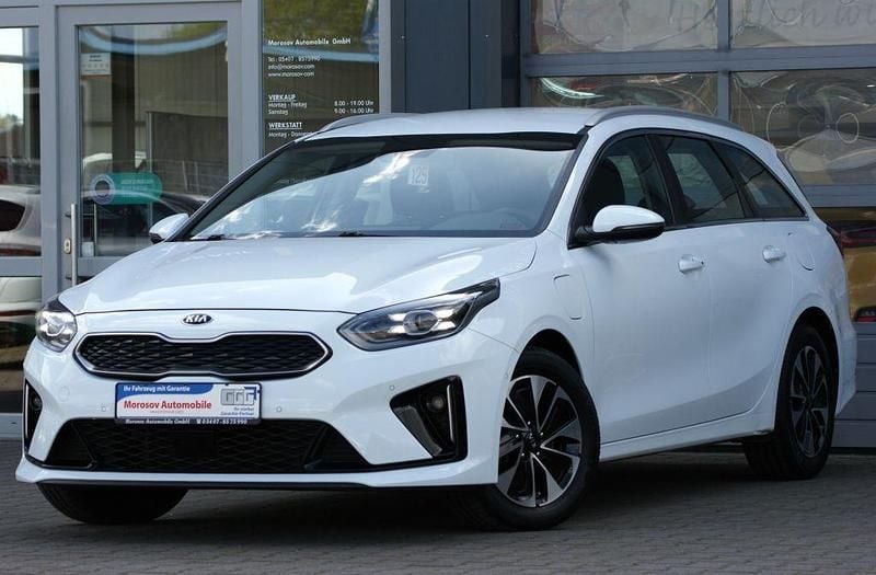 Weiß Gebraucht 2021 Kia Ceed Sportswagon Spirit Kombi | 19.899 € (Fairer Preis) - Bild 1/4