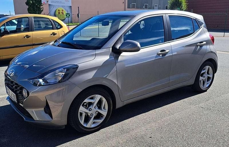 Grau Gebraucht 2022 Hyundai i10 Trend Kleinwagen | 13.980 € (Guter Preis) - Bild 1/4