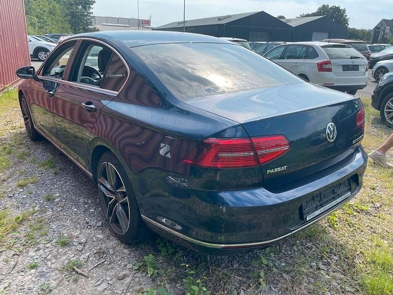 Gebraucht VW Passat 190 PS (139 kW) 2015 Blau Limousine