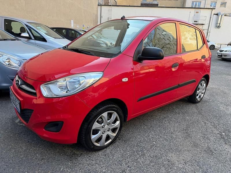 Gebraucht Hyundai i10 65 PS (47 kW) 2012 Rot Kleinwagen