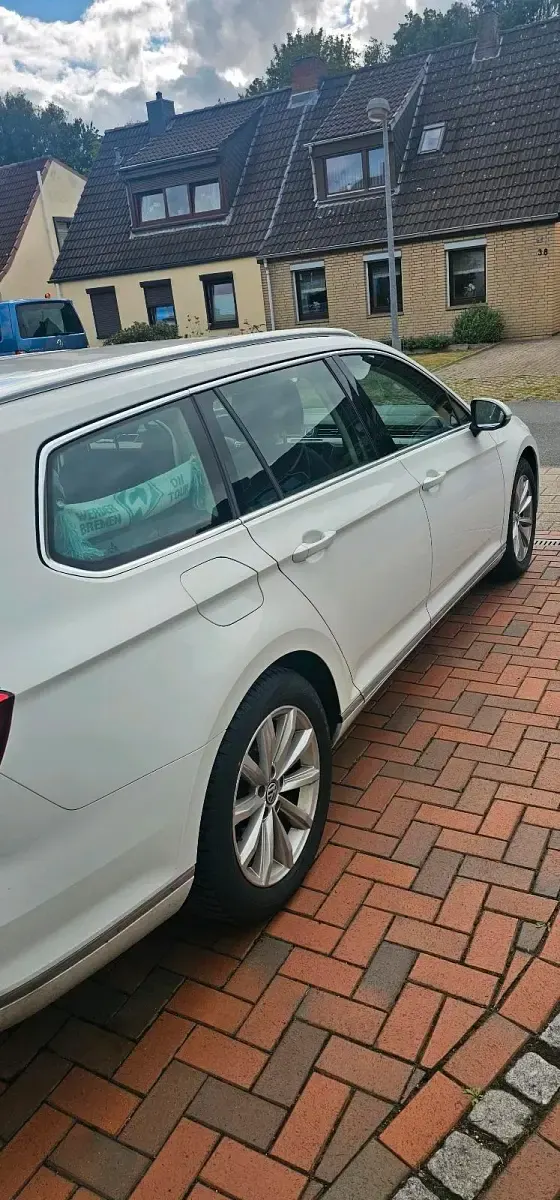 Gebraucht VW Passat 150 PS (110 kW) 2018 Weiß Kombi
