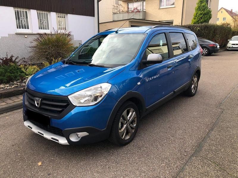 Blau Gebraucht 2016 Dacia Lodgy Stepway Van / Kleinbus | 6.800 € (Fairer Preis) - Bild 1/4