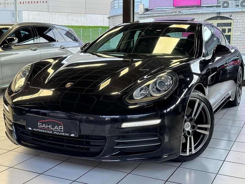 Basaltschwarz Gebraucht 2014 Porsche Panamera Kleinwagen | 33.999 € - Bild 1/4