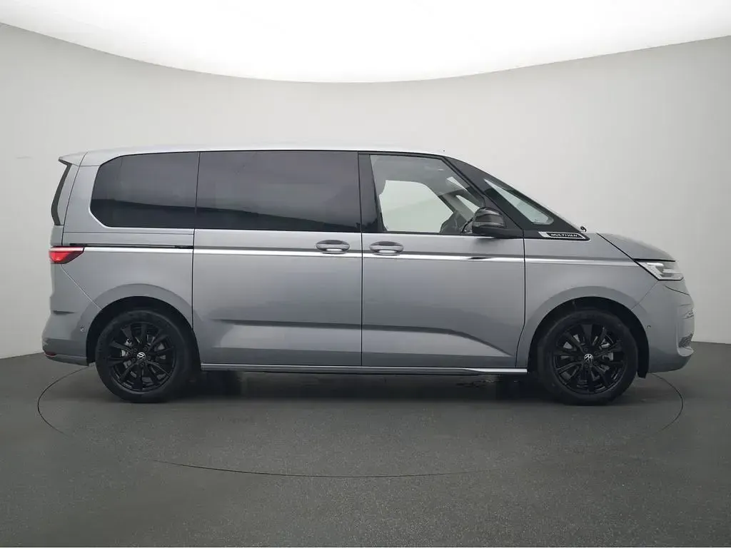 Gebraucht VW Multivan Style 150 PS (110 kW) 2026 Schwarz Van / Kleinbus