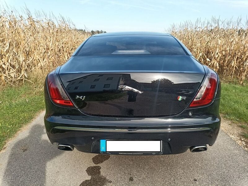 Käytetty Jaguar XJ 300 HP (220 kW) 2011 Musta Sedan