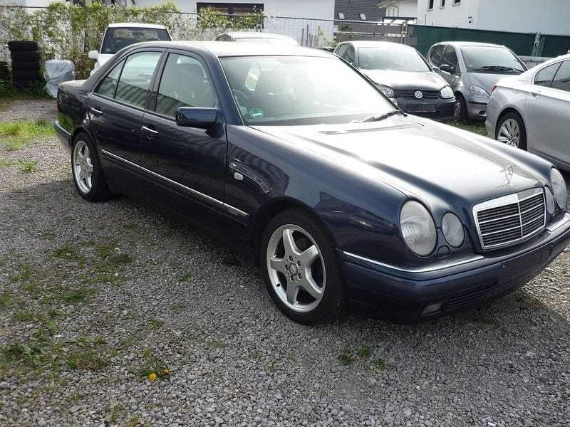 Gebraucht Mercedes E320 Elegance 220 PS (161 kW) 1995 Blau Limousine