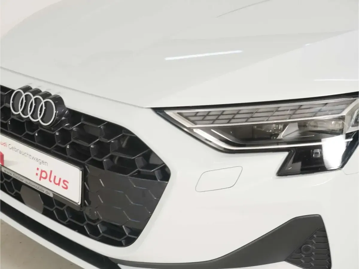 Gebraucht Audi A3 Sportback e-tron Advanced Plus 204 PS (150 kW) 2025 Gletscherweiß metallic Kleinwagen