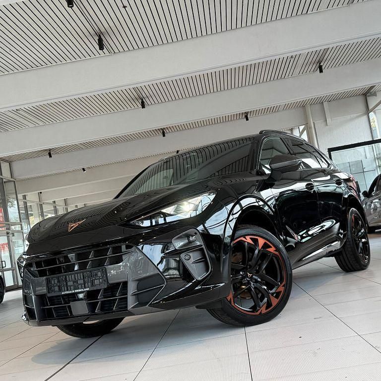 Mythosschwarz Gebraucht 2024 Cupra Terramar VZ SUV | 46.991 € (Fairer Preis) - Bild 1/4