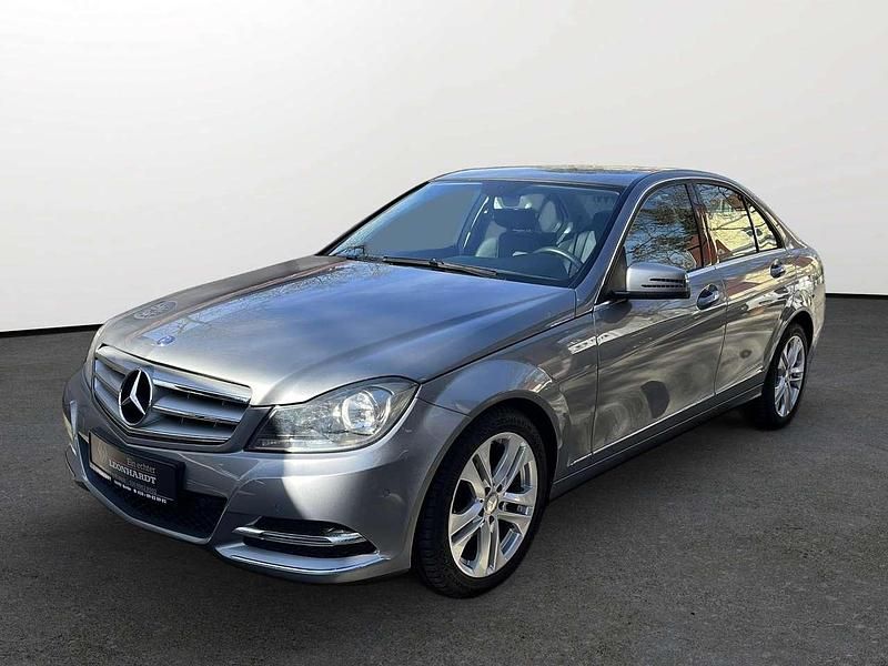 Gebraucht Mercedes C180 Elegance 156 PS (114 kW) 2013 Palladiumsilber Limousine
