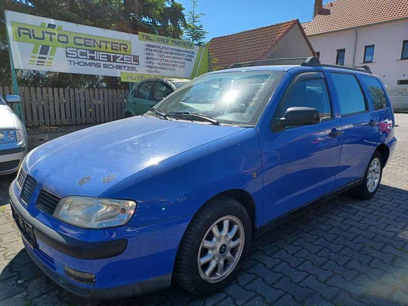 Blau Gebraucht 2002 Seat Cordoba Kombi | 490 € - Bild 1/2