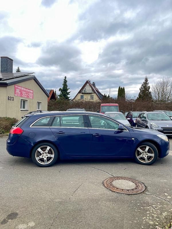 Gebraucht Opel Insignia 131 PS (96 kW) 2010 Blau Kombi