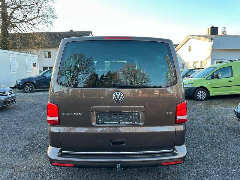 Gebraucht VW Multivan Highline 179 PS (131 kW) 2015 Toffee/graciosabraun Van