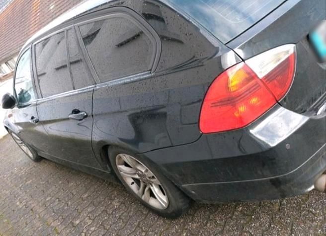 Gebraucht BMW 318 143 PS (105 kW) 2008 Schwarz Kombi