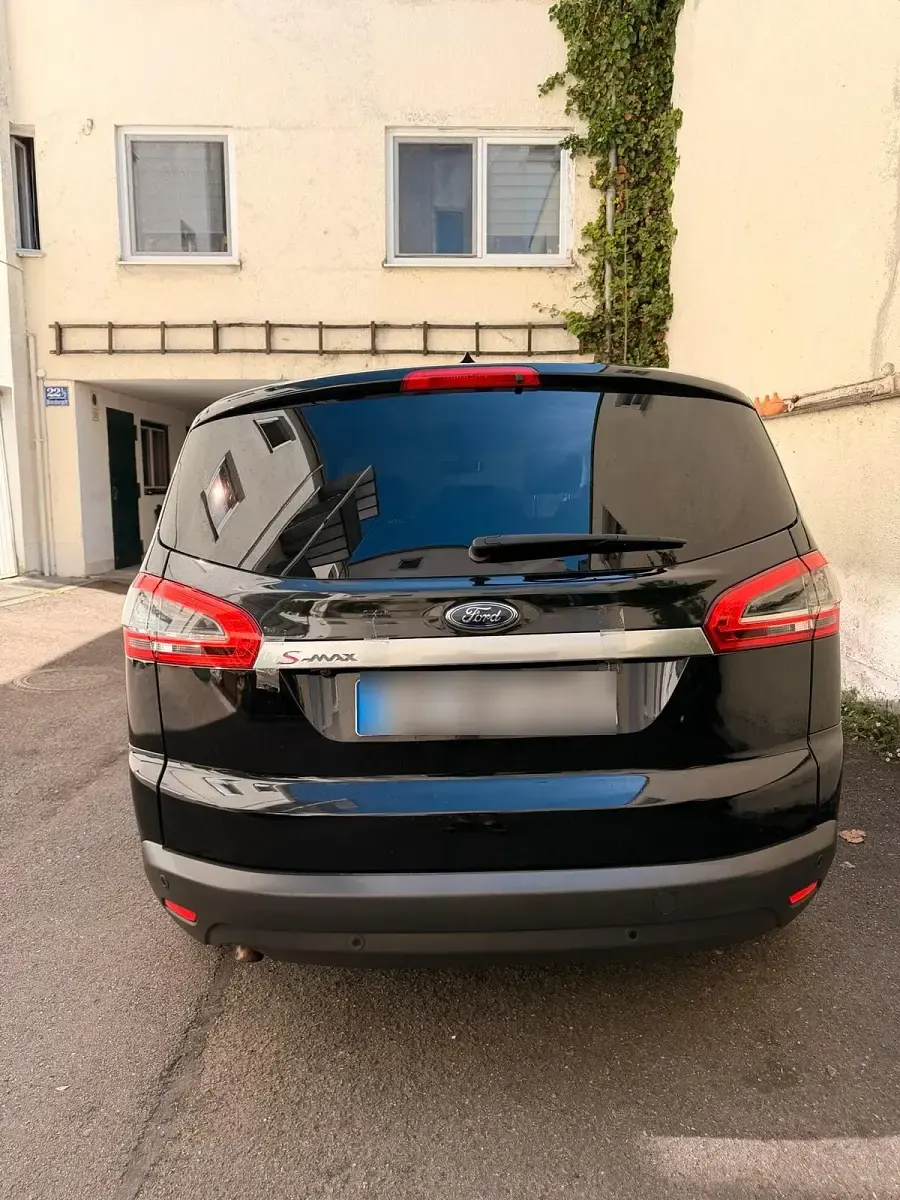 Gebraucht Ford S-MAX S 163 PS (119 kW) 2013 Schwarz Van / Kleinbus