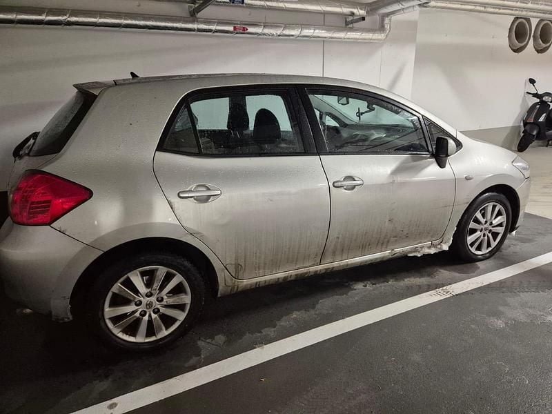Gebraucht Toyota Auris 131 PS (96 kW) 2007 Silber Kleinwagen