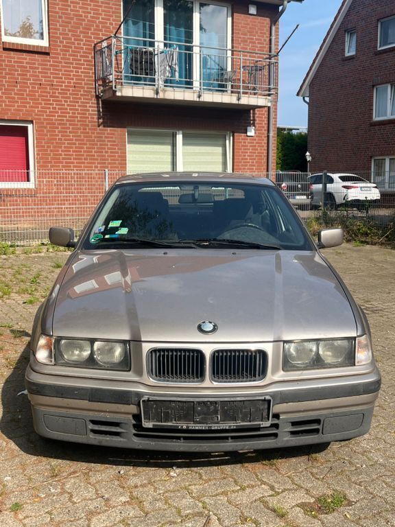 Grau Gebraucht 1996 BMW 316 Compact Kleinwagen | 499 € (Superpreis) - Bild 1/4