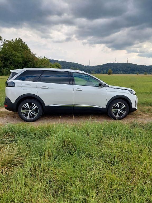 Weiß Gebraucht 2024 Peugeot 5008 Allure Van / Kleinbus | 24.300 € (Superpreis) - Bild 1/4