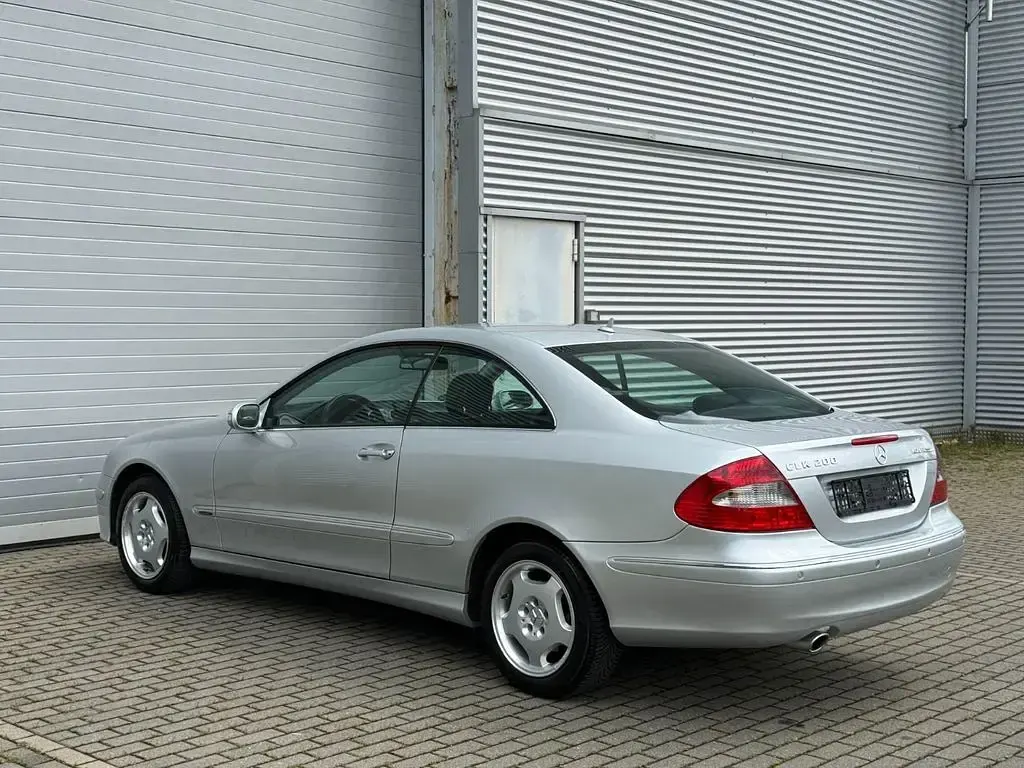 Gebraucht Mercedes CLK200 184 PS (135 kW) 2009 Silber Coupé