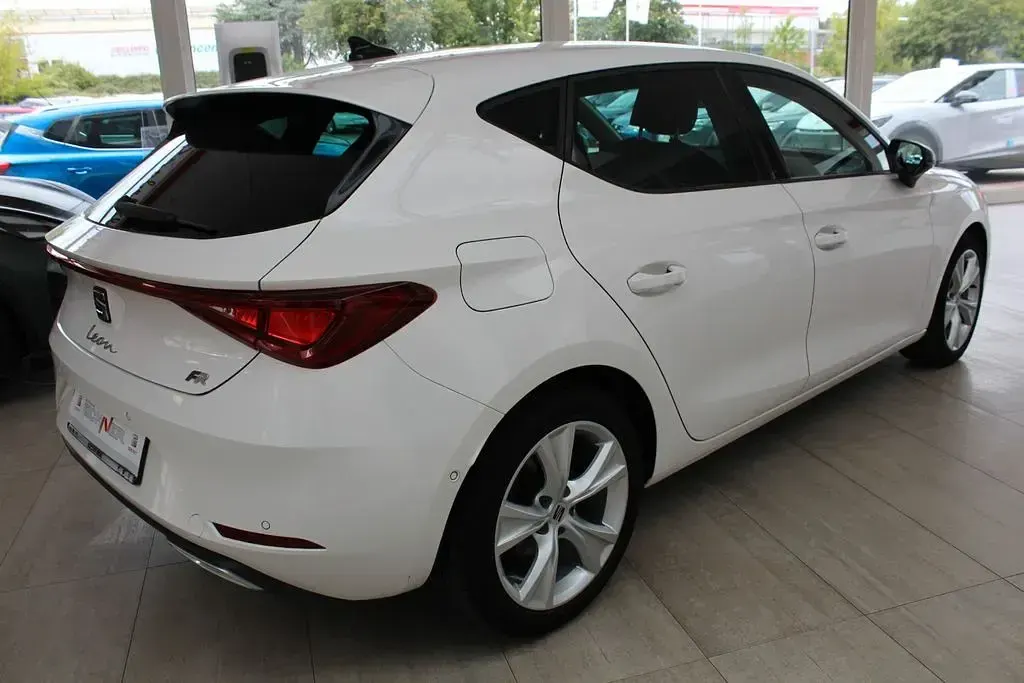 Gebraucht Seat Leon FR 131 PS (96 kW) 2022 Weiß Limousine
