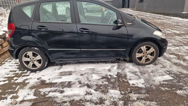 Schwarz Gebraucht 2012 Mercedes 200 Kleinwagen | 3.200 € - Bild 1/4