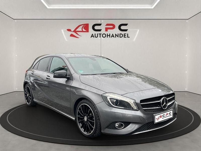 Grau Gebraucht 2015 Mercedes A200 Limousine | 8.300 € (Superpreis) - Bild 1/4