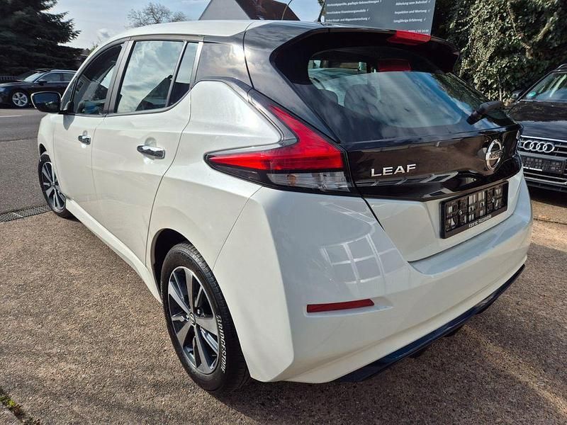 Gebraucht Nissan Leaf Basis 110 kW (150 PS) 2021 Weiß Kleinwagen