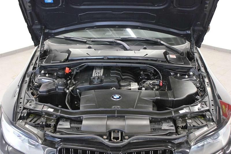 Gebraucht BMW 318 143 PS (105 kW) 2012 Black sapphire metallic Coupé