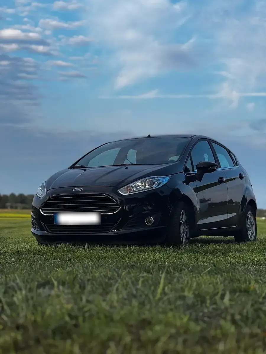 Gebraucht Ford Fiesta 101 PS (74 kW) 2016 Schwarz Kleinwagen