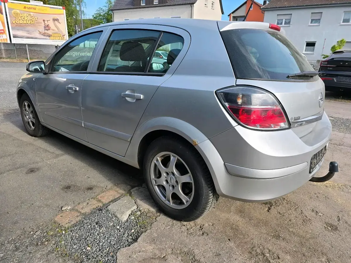 Gebraucht Opel Astra 90 PS (66 kW) 2008 Silber Limousine
