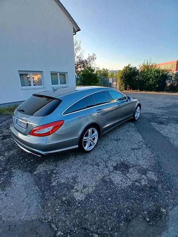Gebraucht Mercedes CLS350 Sport 270 PS (198 kW) 2012 Grau Limousine