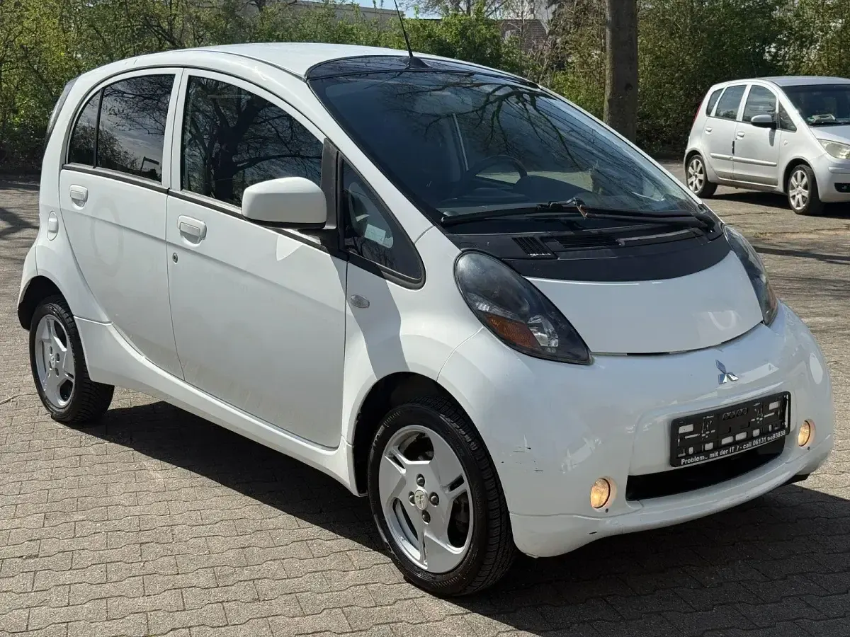 Gebraucht Mitsubishi i-MiEV Basis 49 kW (67 PS) 2013 Weiß Kleinwagen