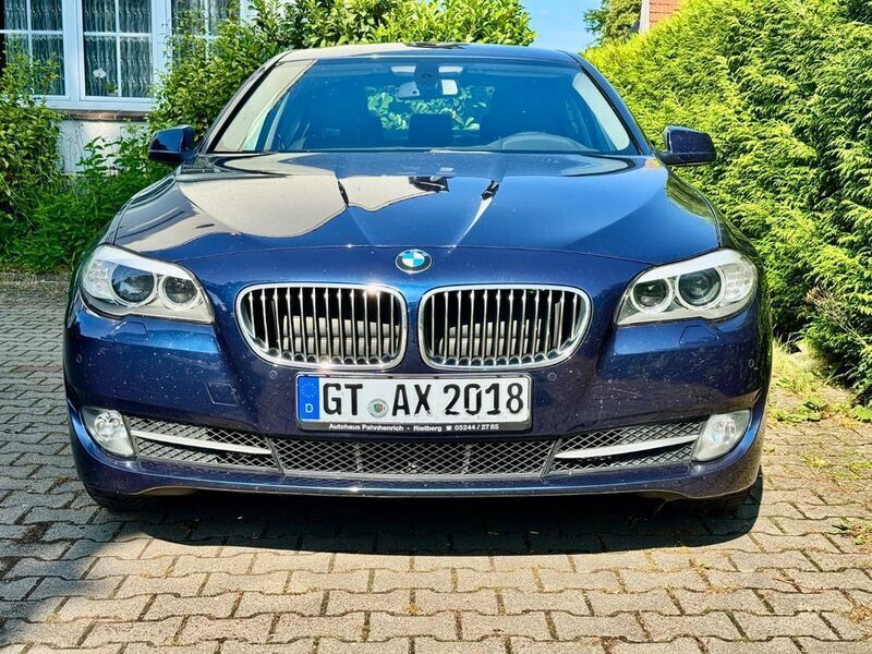 Blau Gebraucht 2011 BMW 520 Limousine | 10.999 € (Guter Preis) - Bild 1/4
