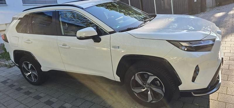 Weiß Gebraucht 2024 Toyota RAV4 Hybrid Comfort SUV | 42.888 € (Superpreis) - Bild 1/4